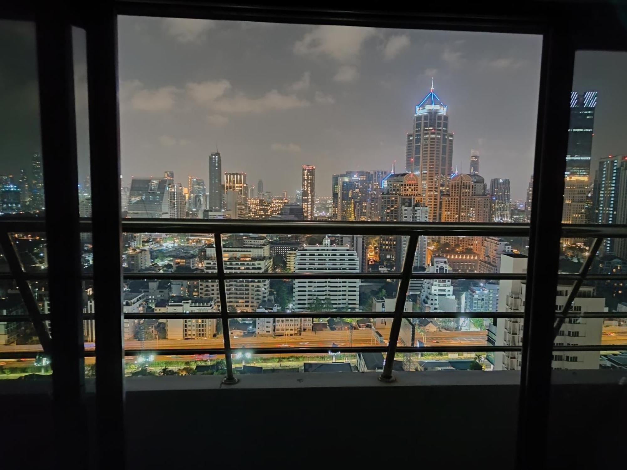 Omni Tower Sukhumvit Nana Direct Hotel Bangkok Exterior photo