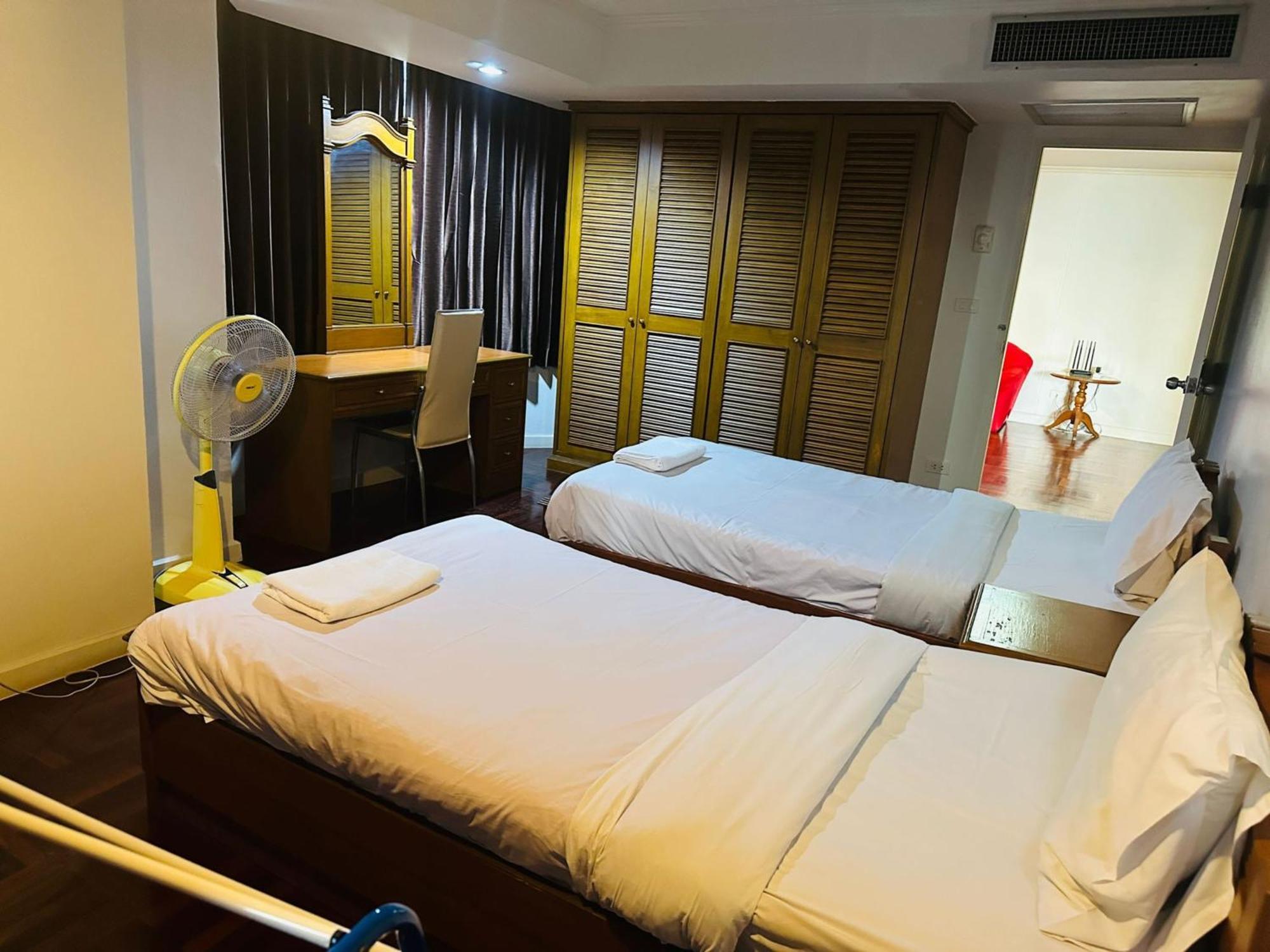 Omni Tower Sukhumvit Nana Direct Hotel Bangkok Exterior photo